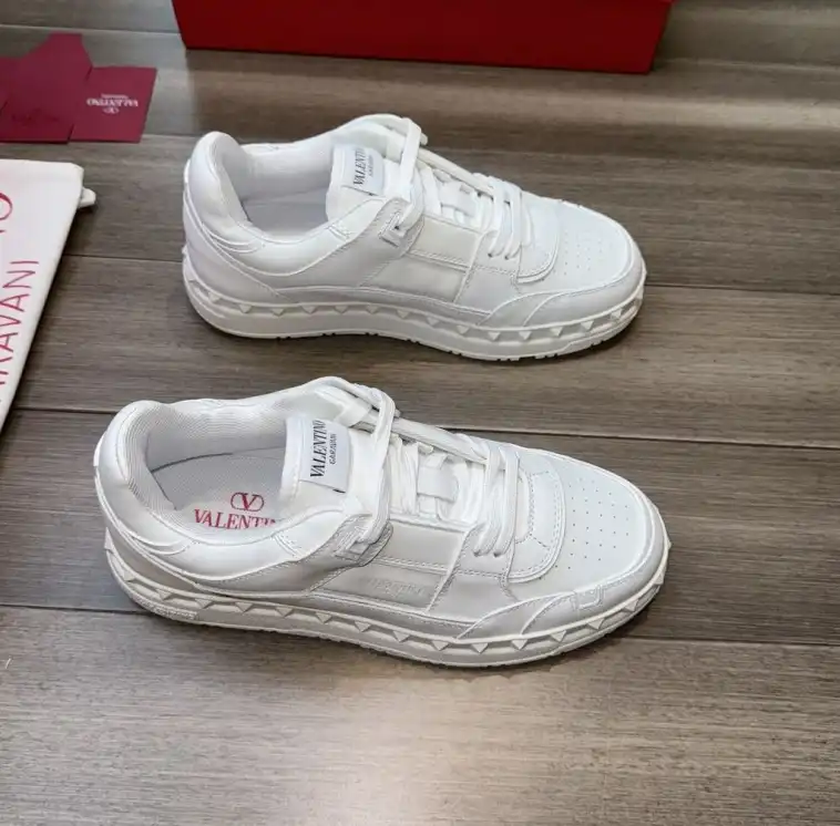 hype Valentino Sneakers