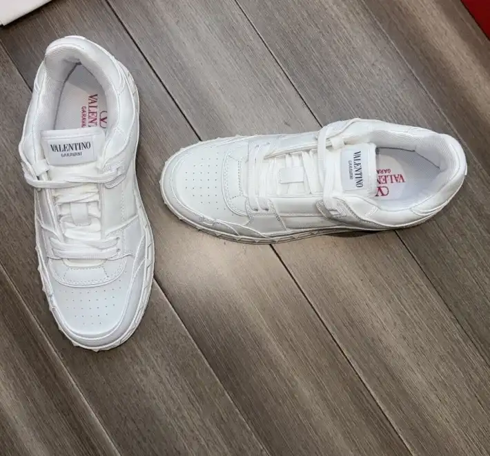 hype Valentino Sneakers