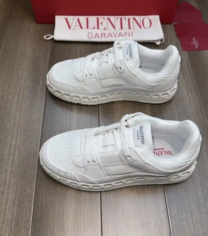 hype Valentino Sneakers