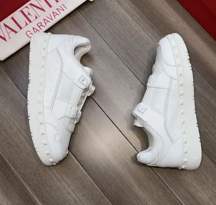 hype Valentino Sneakers