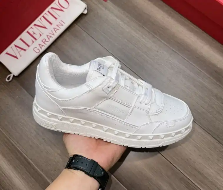 hype Valentino Sneakers