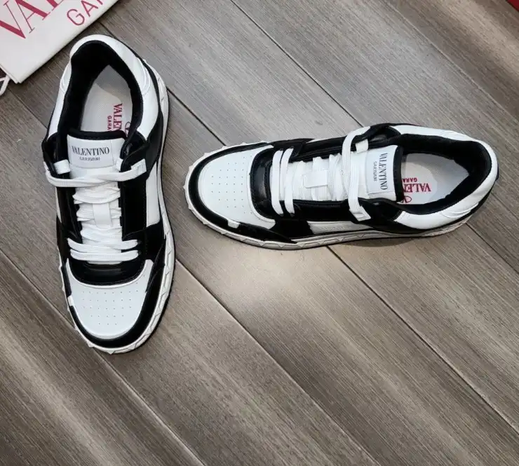 hype Valentino Sneakers