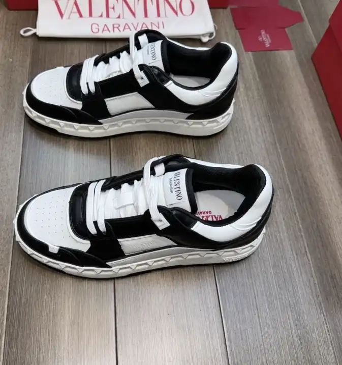 hype Valentino Sneakers