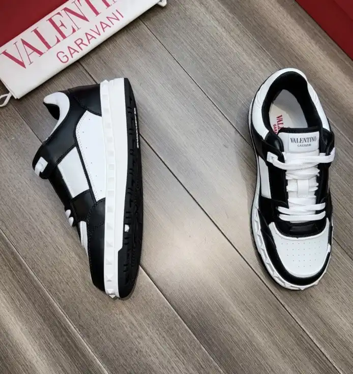 hype Valentino Sneakers