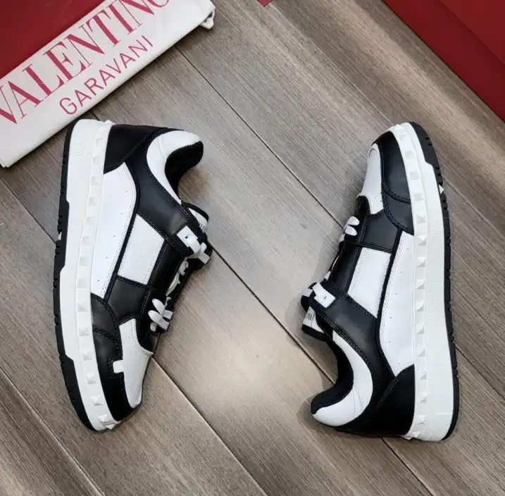 hype Valentino Sneakers