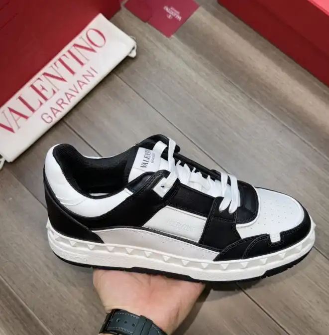 hype Valentino Sneakers