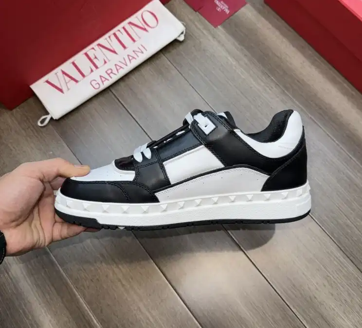 hype Valentino Sneakers