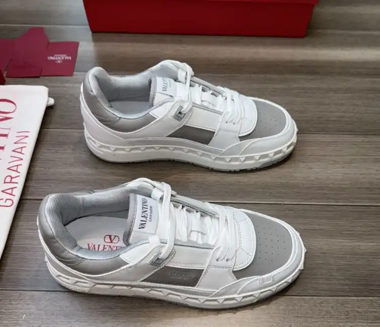 hype Valentino Sneakers