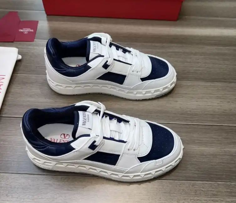 hype Valentino Sneakers