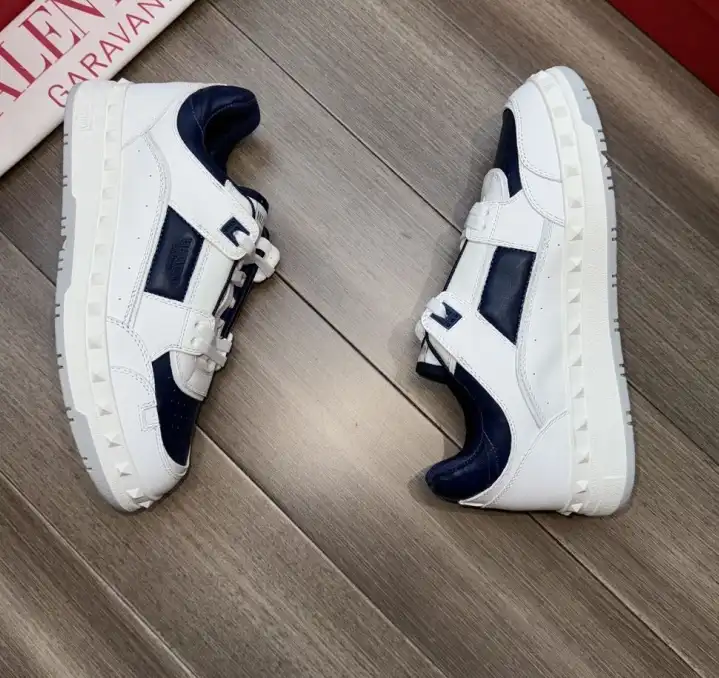 hype Valentino Sneakers