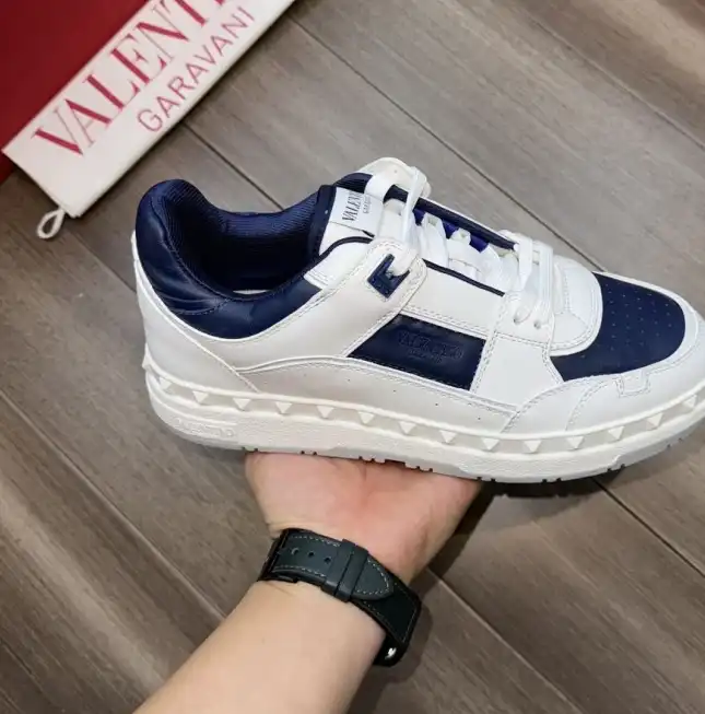 hype Valentino Sneakers