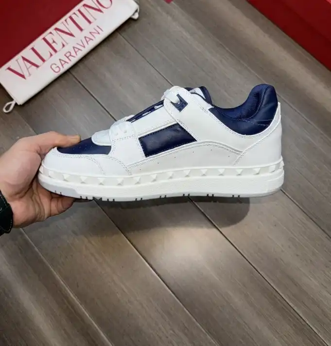 hype Valentino Sneakers