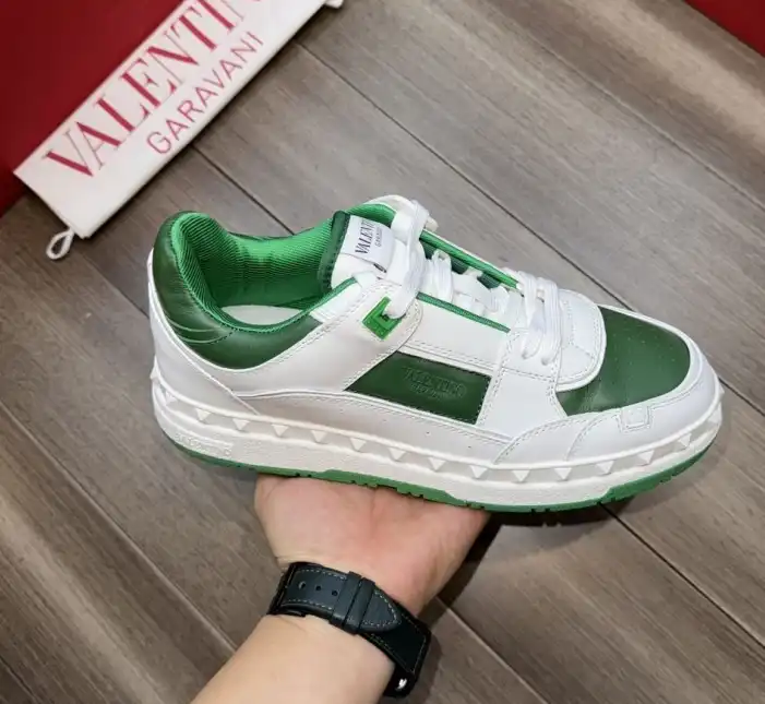 hype Valentino Sneakers