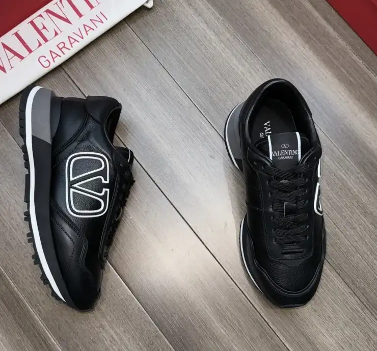 hype Valentino Sneakers