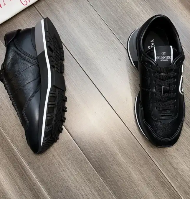 hype Valentino Sneakers