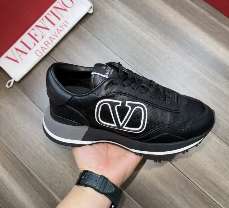 hype Valentino Sneakers