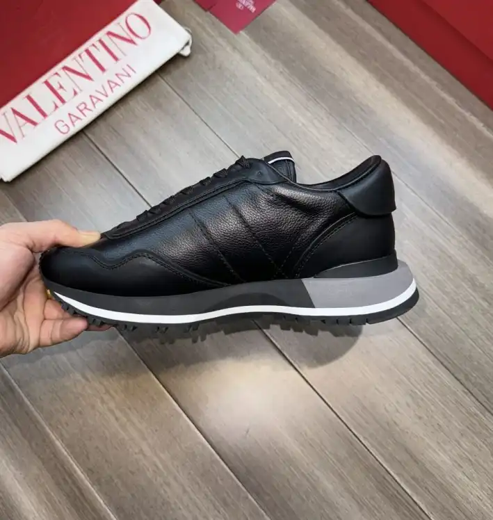 hype Valentino Sneakers