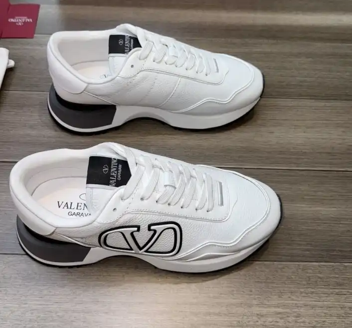 hype Valentino Sneakers