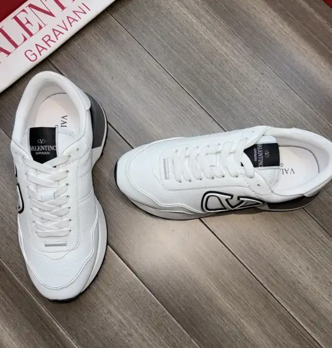 hype Valentino Sneakers