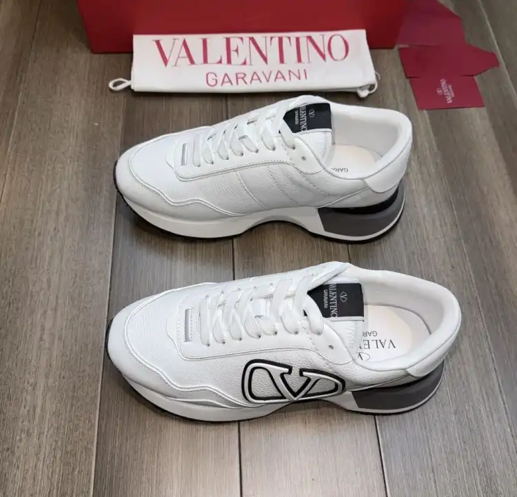 hype Valentino Sneakers