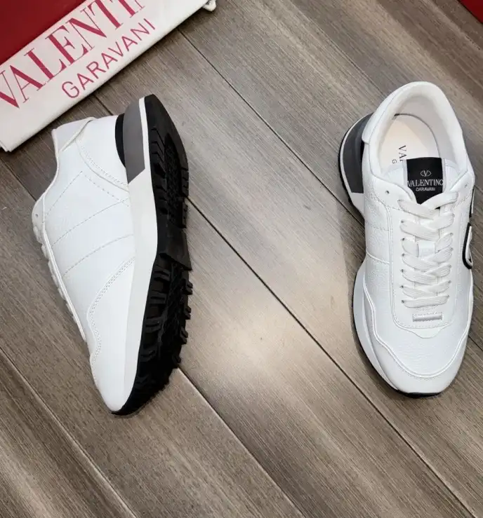 hype Valentino Sneakers