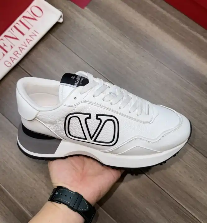 hype Valentino Sneakers