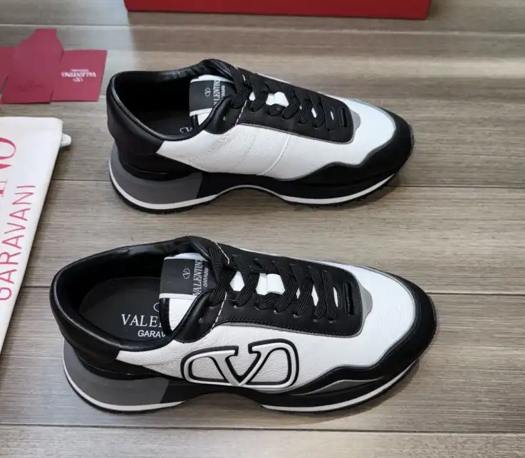 hype Valentino Sneakers