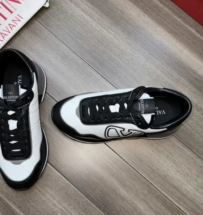 hype Valentino Sneakers