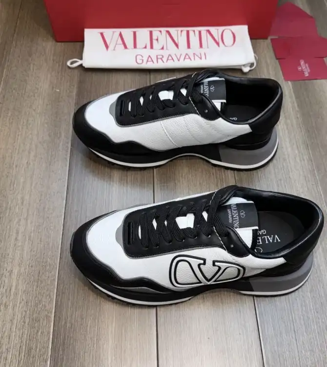 hype Valentino Sneakers