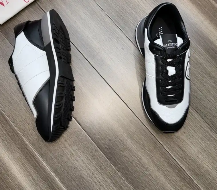 hype Valentino Sneakers