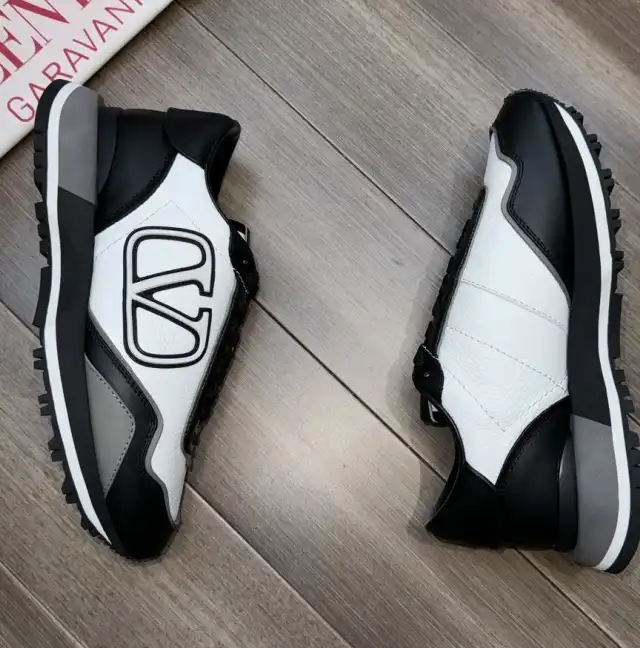 hype Valentino Sneakers