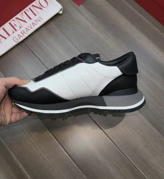 hype Valentino Sneakers