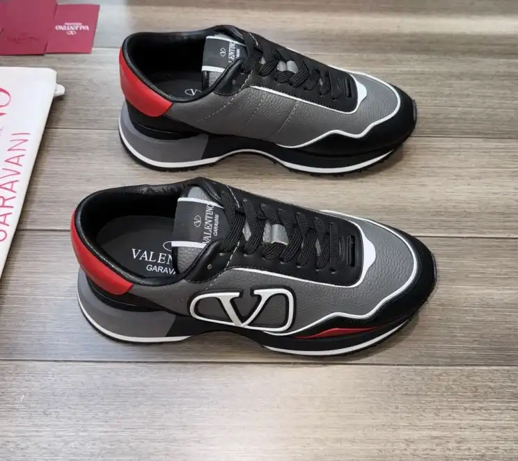 hype Valentino Sneakers