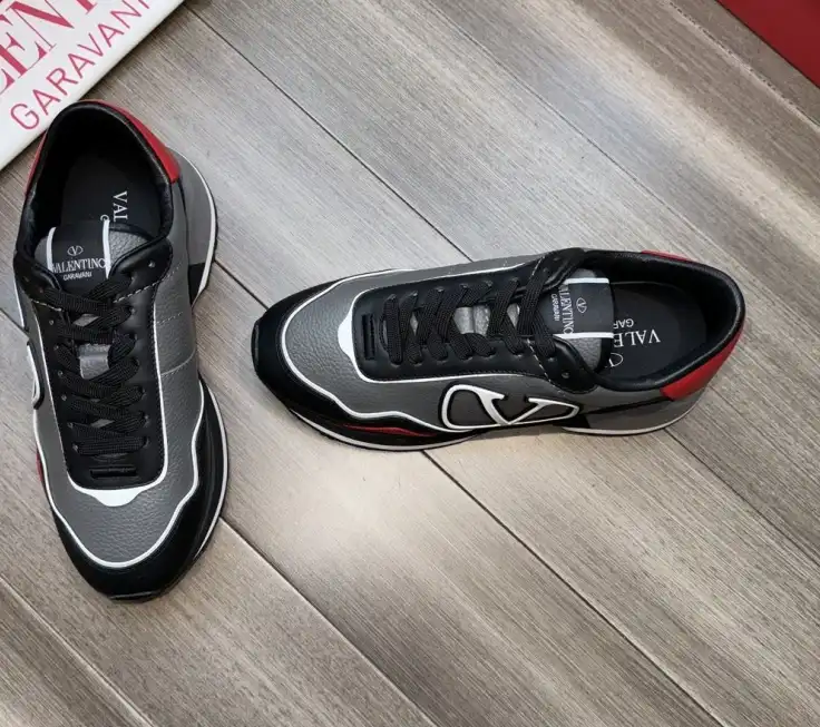 hype Valentino Sneakers