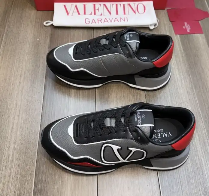 hype Valentino Sneakers