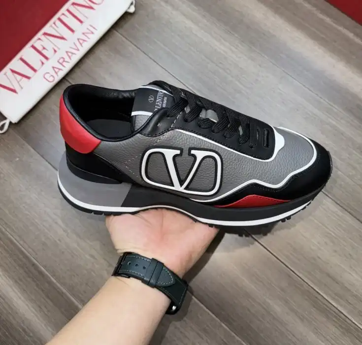 hype Valentino Sneakers