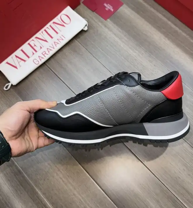 hype Valentino Sneakers