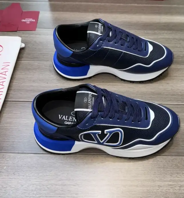 hype Valentino Sneakers