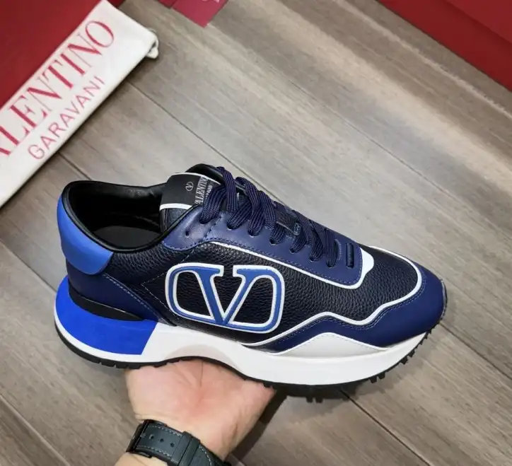 hype Valentino Sneakers