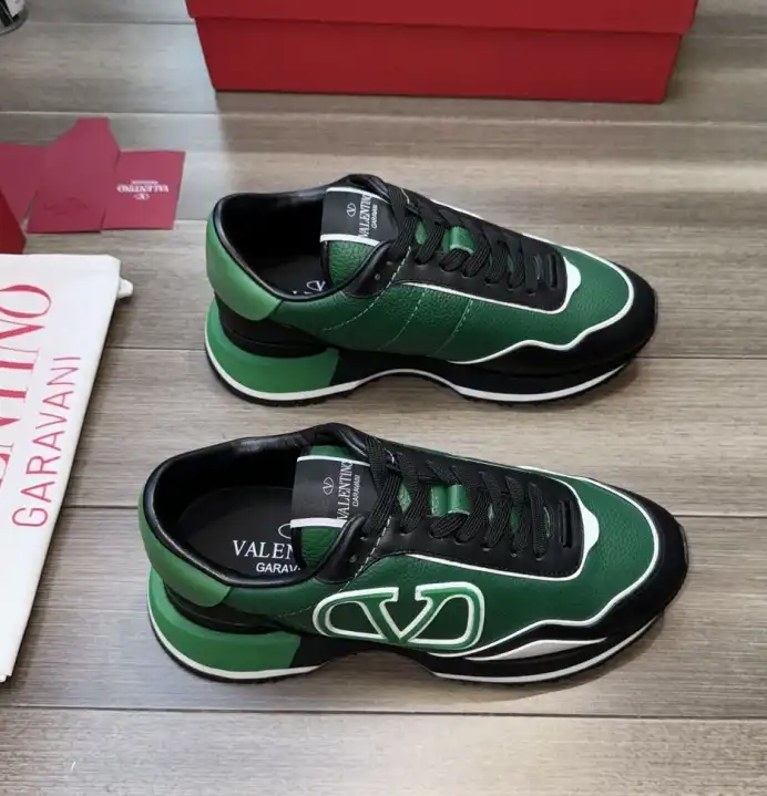 hype Valentino Sneakers