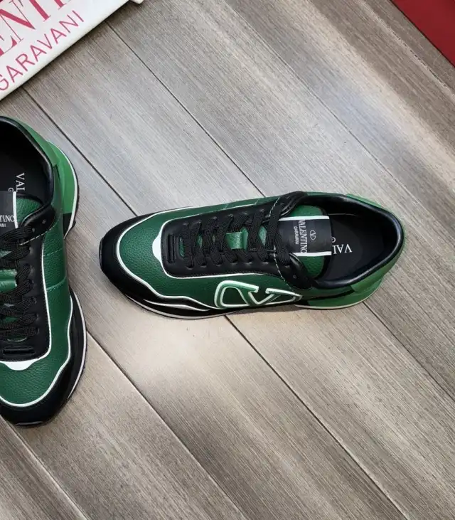 hype Valentino Sneakers