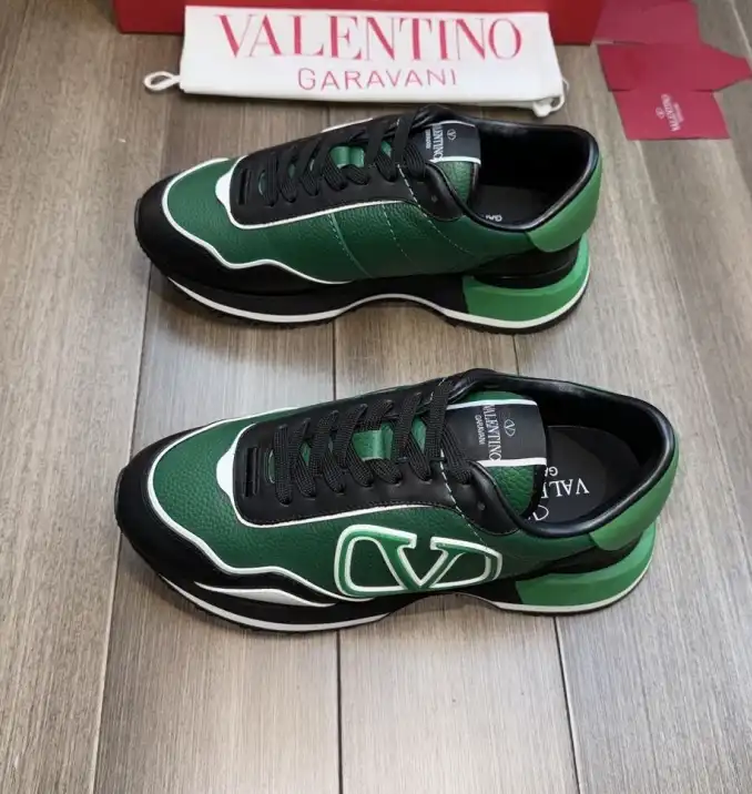 hype Valentino Sneakers