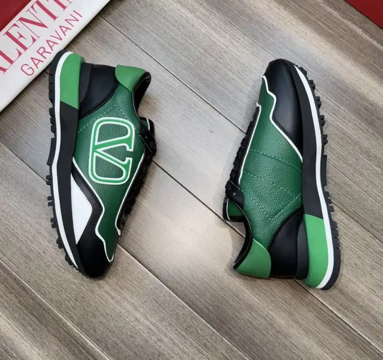 hype Valentino Sneakers