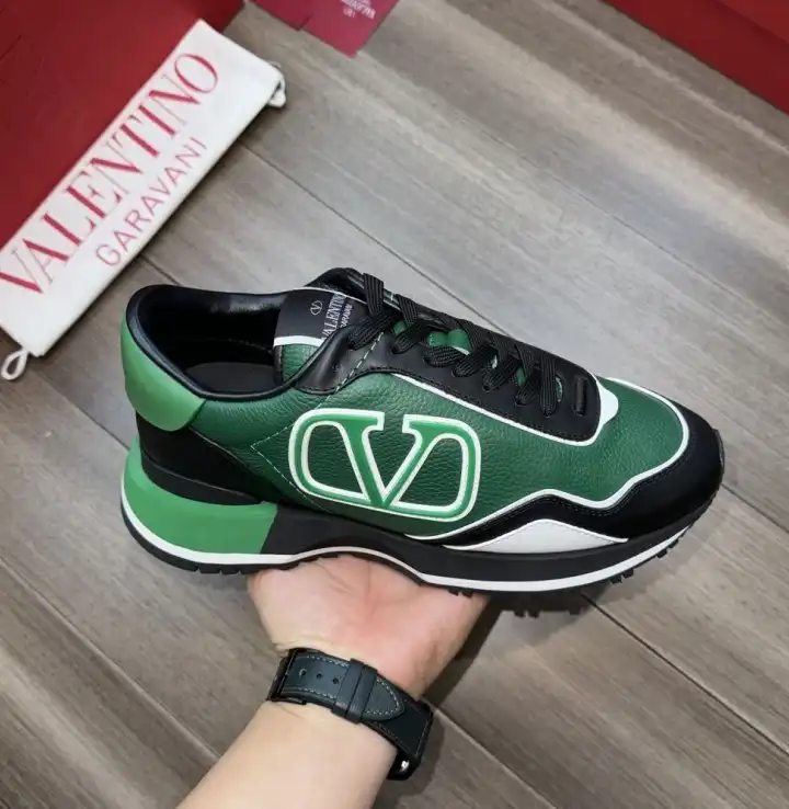 hype Valentino Sneakers