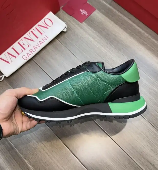 hype Valentino Sneakers