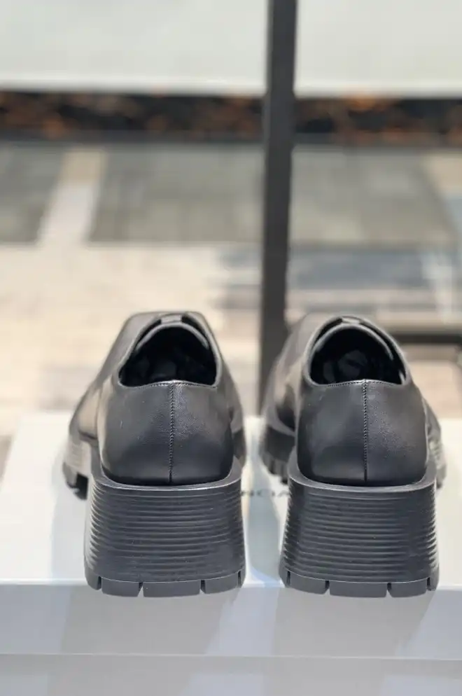 hype Balenciaga Leather Shoes