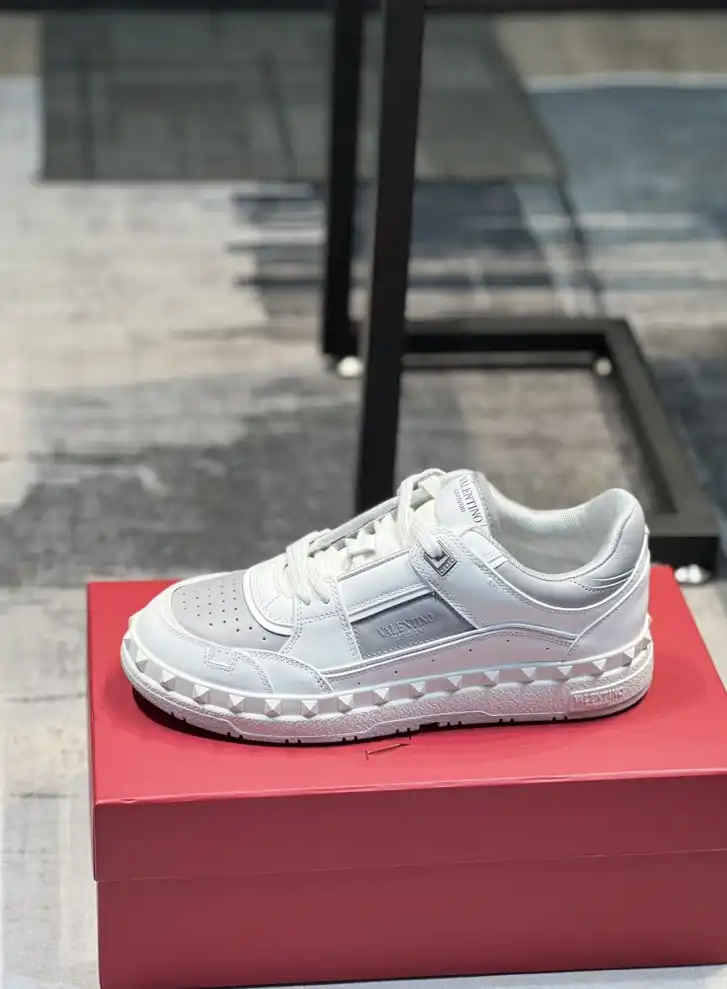 hype Valentino Sneakers