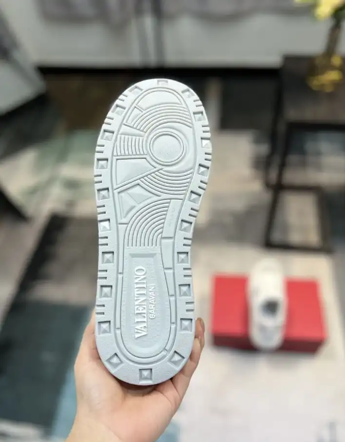 hype Valentino Sneakers