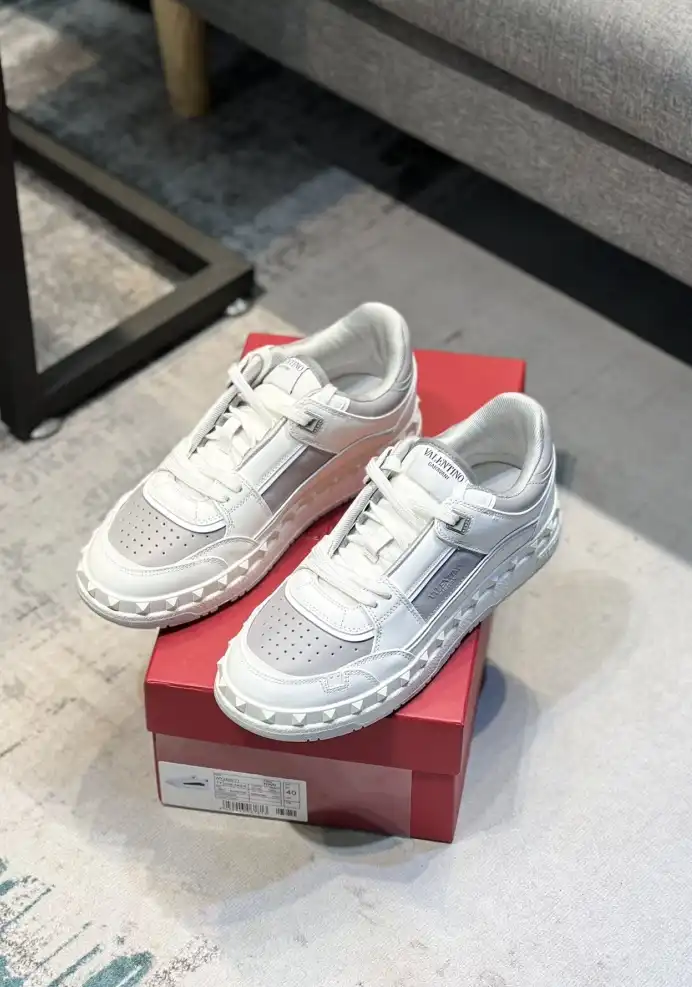 hype Valentino Sneakers