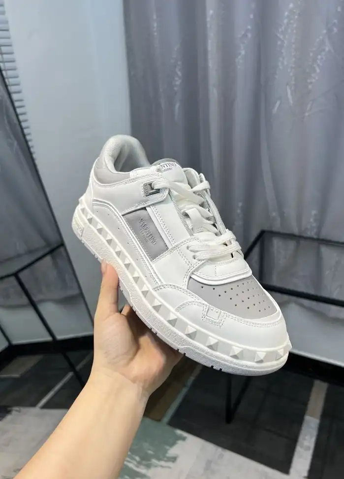 hype Valentino Sneakers